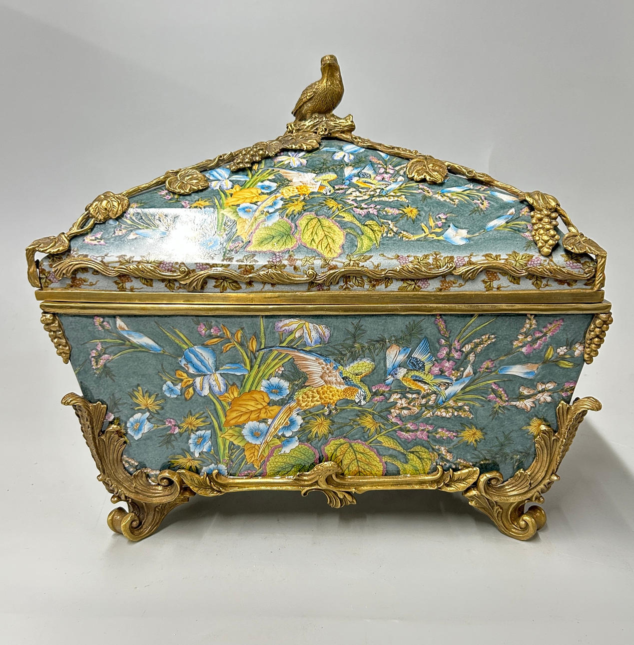 GILT BRASS MOUNTED CONTINENTAL PORCELAIN CASKET