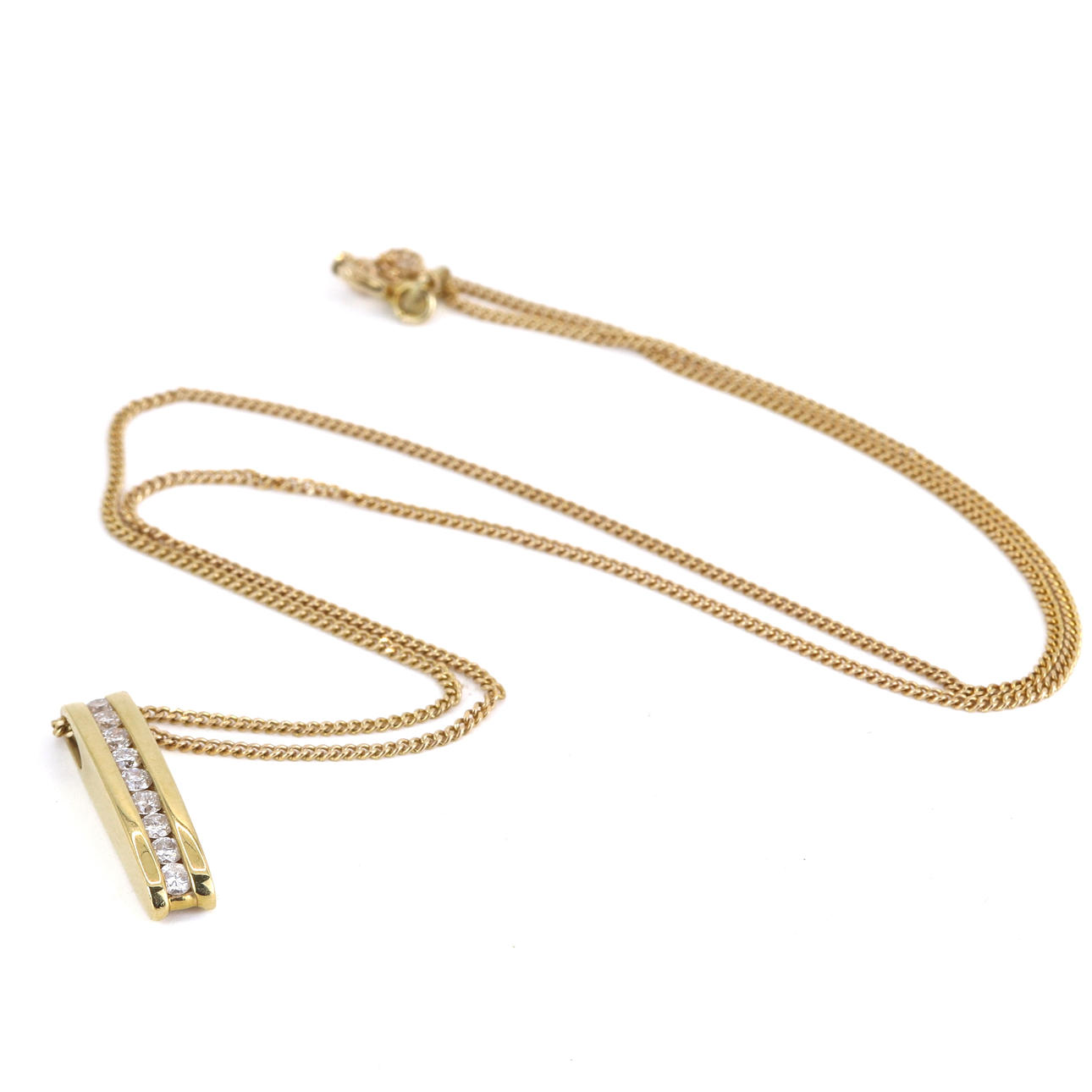 18CT GOLD DIAMOND PENDANT ON 9CT GOLD CHAIN
