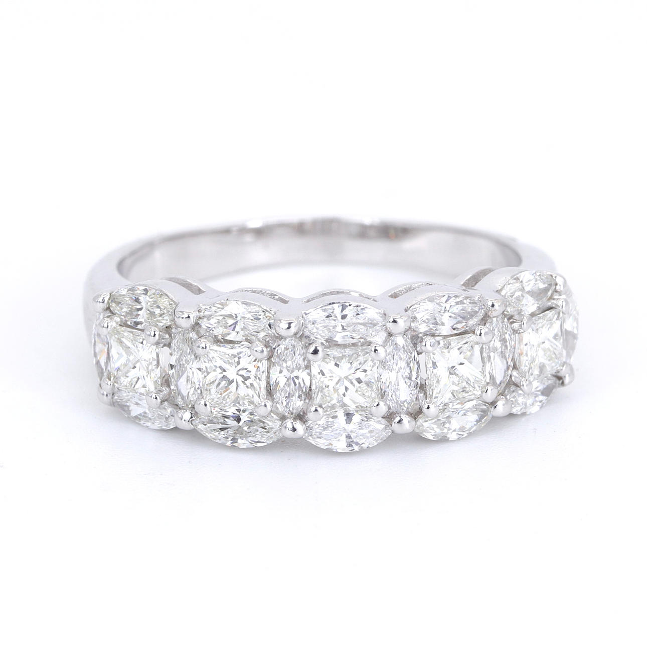 18CT WHITE GOLD DIAMOND SET CLUSTER RING