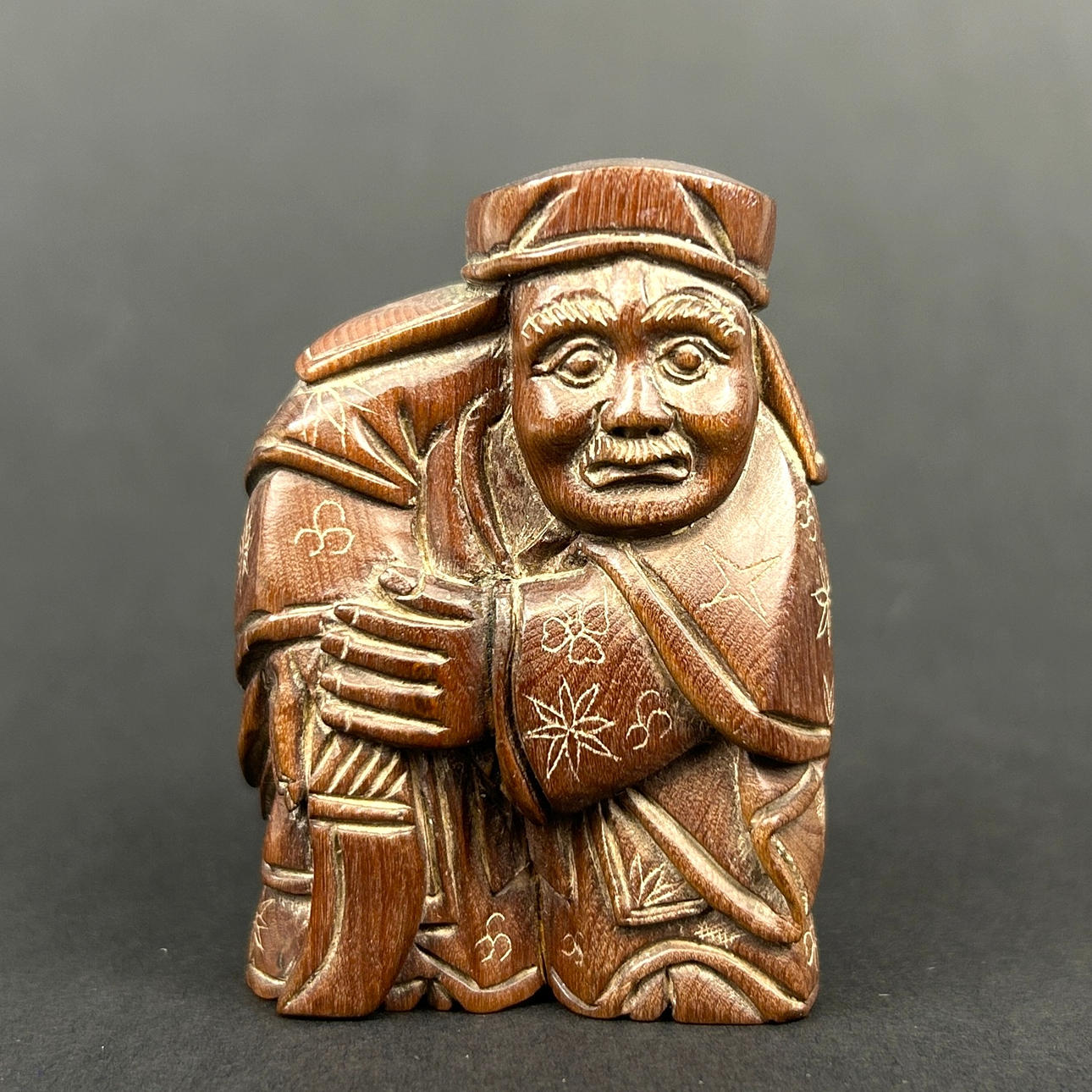 A CARVED WOODEN JAPANESE NETSUKE