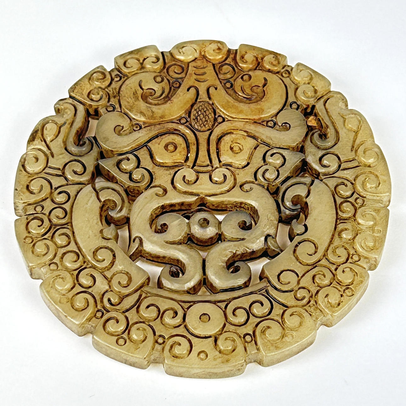 A CARVED HARDSTONE CHINESE AMULET